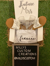 Load image into Gallery viewer, The Dara engagement box